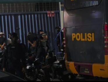 Tim Mabes Polri Gerebek lokasi Jekpot Nagoya Game Zona dan Kasino yang berada di kawasan depan Hotel Nagoya, Batam.