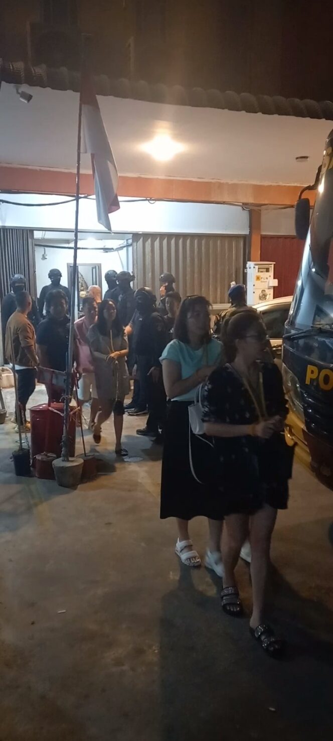 
					Mabes Polri Gerebek Nagoya Game Zone Batam, Gegana Turun Amankan Lokasi Judi Jackpot