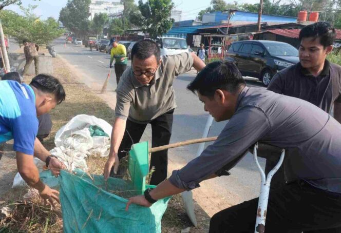 
					Wawako Ariza Bersama Gubernur Kepri Gotong Royong Jaga Kebersihan Kota Tanjungpinang