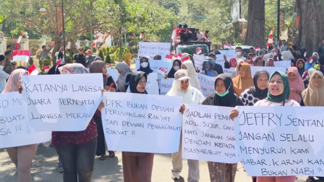 
					Tuntut Stimulan Dan Jadup, Korban Banjir Geruduk Kantor Walikota Langsa