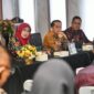 Sekdaprov Kepri Misni dalam Rakor Harmonisasi Program Prioritas Nasional dan Daerah serta Pedoman Ymum Penyusunan APBD Tahun Anggaran 2027 di Kantor Graha Kepri, Batam, Kamis (13/8/2026). 