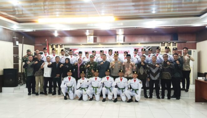 
					Siap Kibarkan Sang Merah Putih, Walikota Langsa Kukuhkan 22 orang Paskibraka
