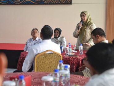 Ketua Dekranasda Provinsi Kepri, Dewi Kumalasari memimpin rapat finalisasi persiapan Dekrafest 2026 di Gedung Dekranasda Kepri, Rabu (16/9/2026). 