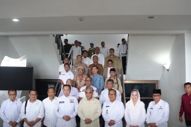 
					Wagub Kepri Nyanyang dan Bupati Cen Sui Lan Sampaikan Aspirasi Natuna kepada Ketua MPR RI