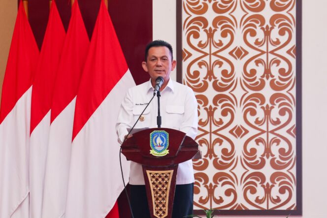 
					Gubernur Kepri Ansar Ahmad memberikan kata sambutan dalam kegiatan Sinergi Arah Kebijakan Kementerian Kesehatan dengan Pembangunan Kesehatan dan Upaya Percepatan Pelaksanaan Program Prioritas, Cek Kesehatan Gratis di Provinsi Kepulauan Riau, di Balairung Wan Seri Beni, Kantor Gubernur Kepri, Dompak, Jumat (11/9/2026). 