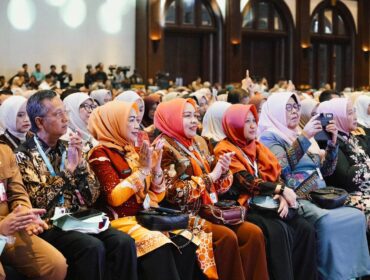 Ketua TP-PKK Batam, Erlita Amsakar, menghadiri Rapat Penguatan Tata Kelola Lembaga Dekranas, TP-PKK, dan Tim Pembina Posyandu se-Indonesia Bagian Barat di Jakarta Selatan, Senin (21/9/2026). 
