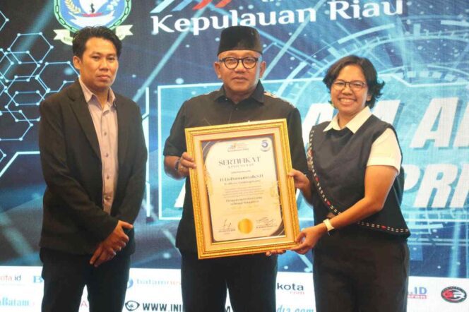 
					Terima Sertifikat Apresiasi HUT ke-5 AMSI Kepri, Lis Darmansyah Ajak Media Siber Bersinergi Bangun Tanjungpinang
