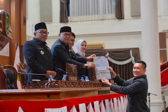 
					Ranperda Pembangunan Industri Disepakati, Wako Lis Harapkan Dorong Kegiatan Ekonomi Nyata bagi Masyarakat