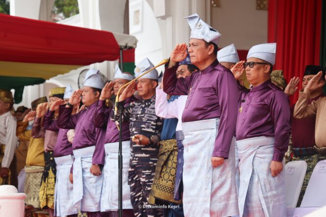 
					Upacara Peringatan Hari Jadi ke-24 Provinsi Kepulauan Riau tahun 2026 di halaman Gedung Daerah, Tanjungpinang, Kepri, Kamis (24/9/2026). 