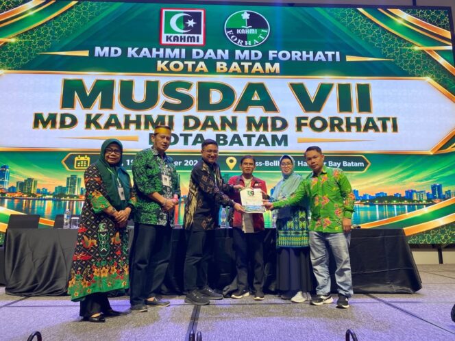 
					Amsakar Achmad Kembali Pimpin KAHMI Batam 2026-2031