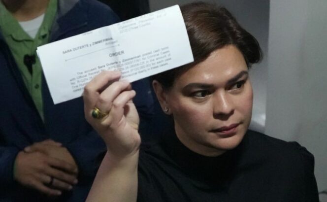 
					Sara Duterte membayar jaminan 360.000 peso menyusul surat perintah penangkapan Pengadilan Negeri Quezon City terhadapnya (Foto: AP)