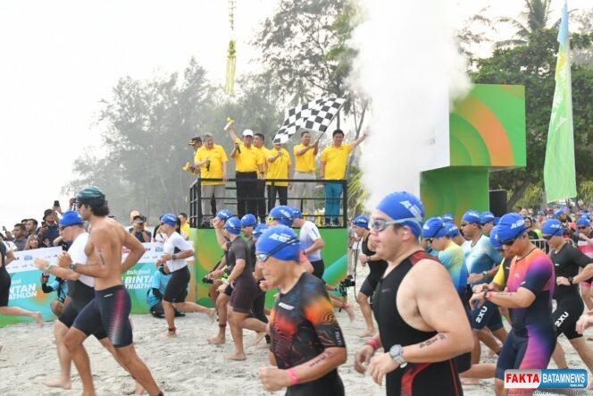 
					Gubernur Ansar Lepas Indofood Bintan Triathlon 2026 di Lagoi Bay
